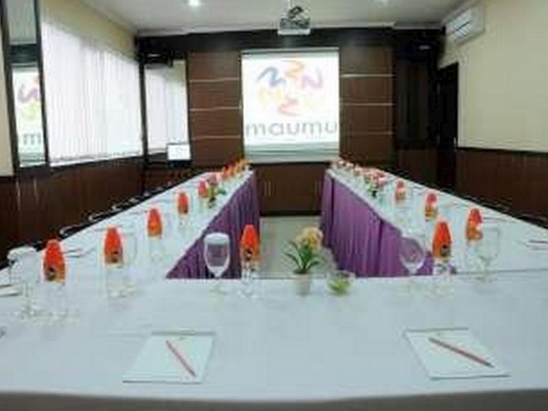 Maumu Hotel & Lounge Surabaya Exterior foto