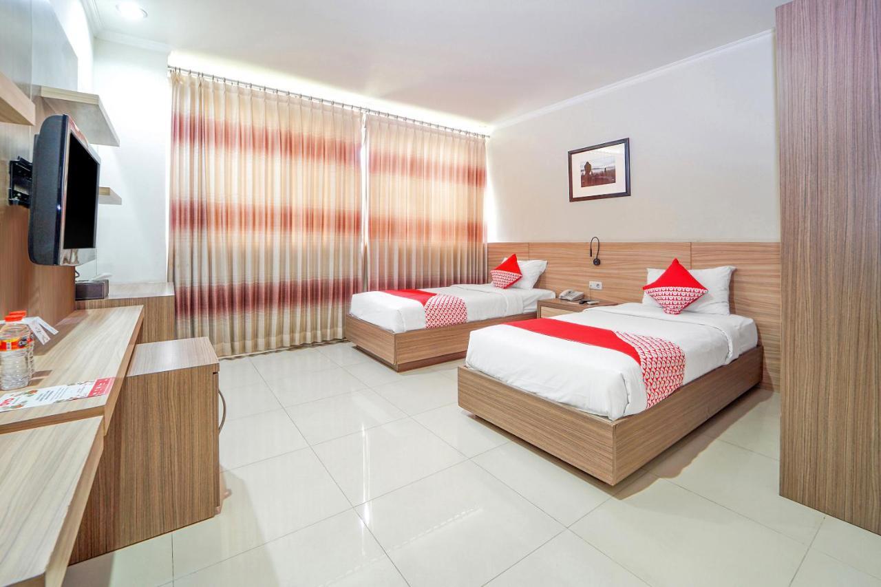 Maumu Hotel & Lounge Surabaya Exterior foto